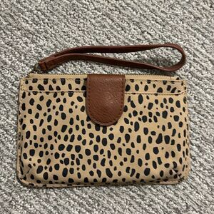 Universal Thread wristlet